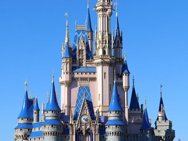 Castillo de Cenicienta en Magic Kingdom, una referencia visual para elegir dónde alojarse en Orlando