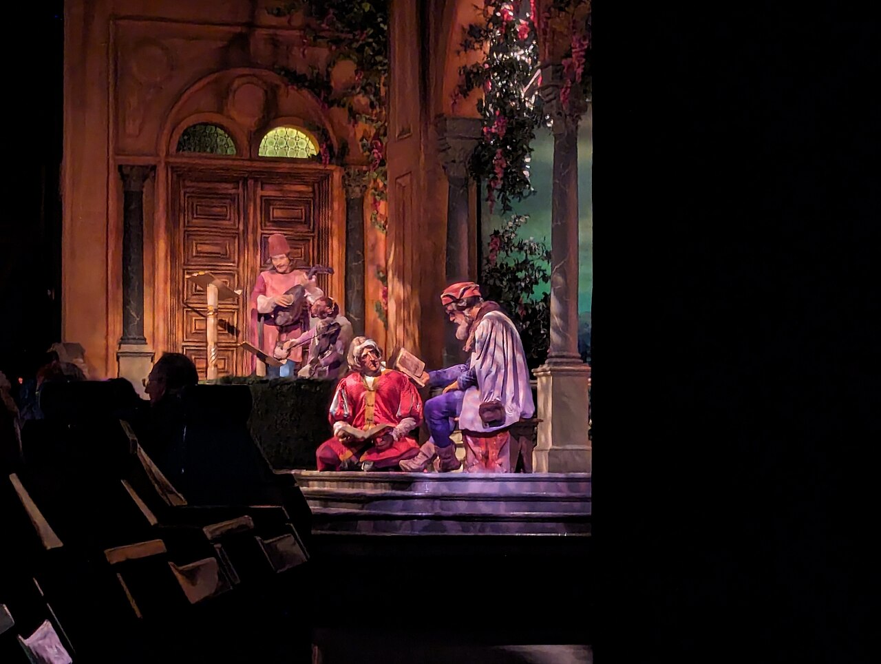 Spaceship Earth en Epcot, uno de los parques que puedes priorizar al elegir alojamiento