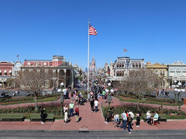 Main Street USA en Magic Kingdom, con el castillo al fondo