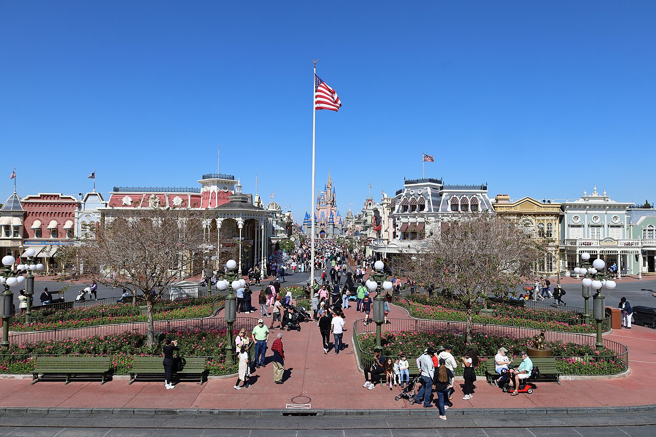 Main Street USA en Magic Kingdom, con el castillo al fondo